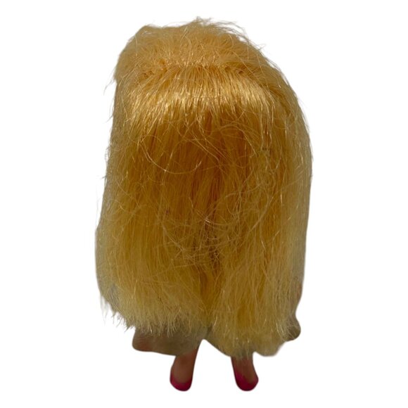 Vintage Little Kiddles Miniature Doll Toy Blonde Hair Gold Felt Pink Shoes 3" - Picture 4 of 10